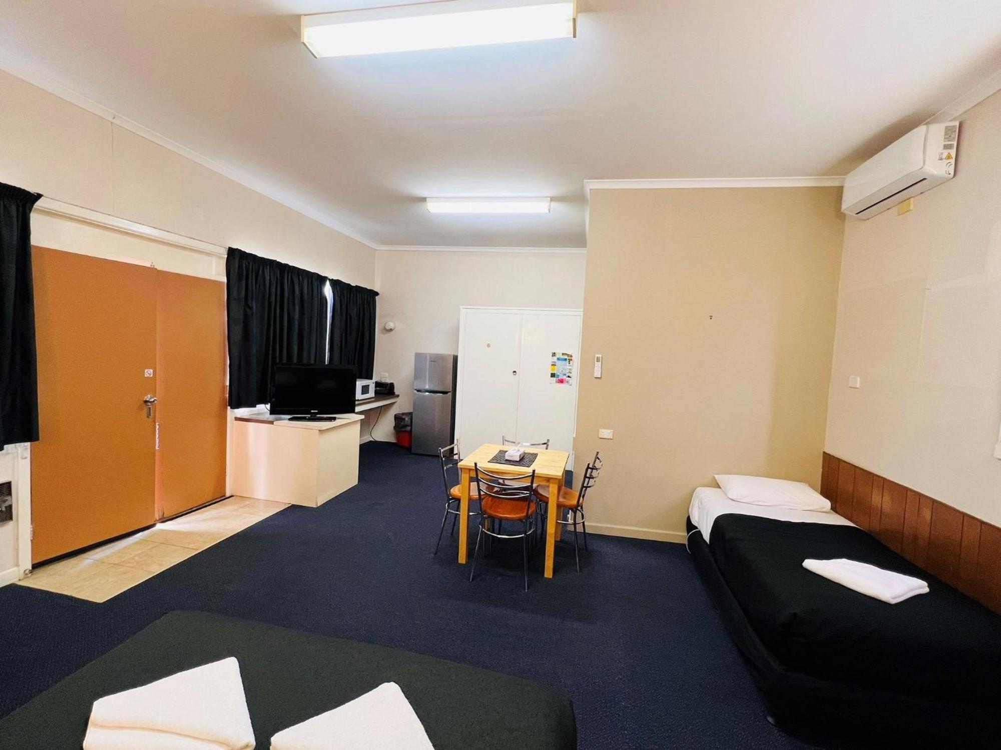 Horsham Motel Екстер'єр фото